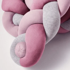 Nordic Coast Company Cojín Protector De Cuna Trenzado Trio Rosa/frambuesa/gris -Cuidado Infantil Tienda nordic coast company cojin protector de cuna trenzado trio rosa frambuesa gris a330887 4