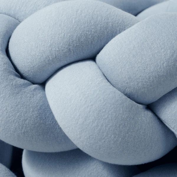 Nordic Coast Company Protector Nido Trenza Jersey Azul Claro 6 Nordic Coast Company Protector Nido Trenza Jersey Azul Claro - Image 4